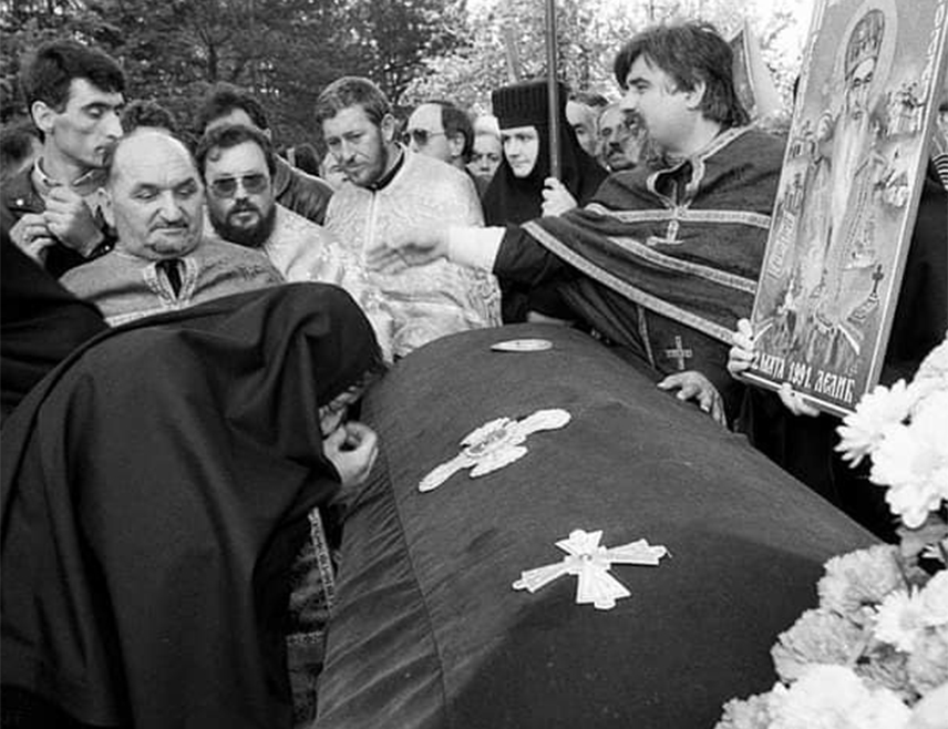 БИЈЕЉИНА, 2. МАЈА /СРНА/ - Мошти епископа Српске православне цркве Николаја Велимировића пренесене су у село Лелић, код Ваљева, 3. маја 1991. године.