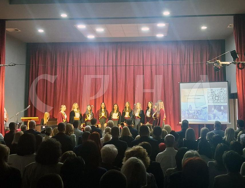 ЧЕЛИНАЦ, 27. АПРИЛА /СРНА/ - Министар просвјете и културе Републике Српске Боривоје Голубовић рекао је да ресорно министарство остаје посвећено унапређењу услова за рад и учење у свим школама у Српској јер је улагање у образовање улагање у будућност Републике.