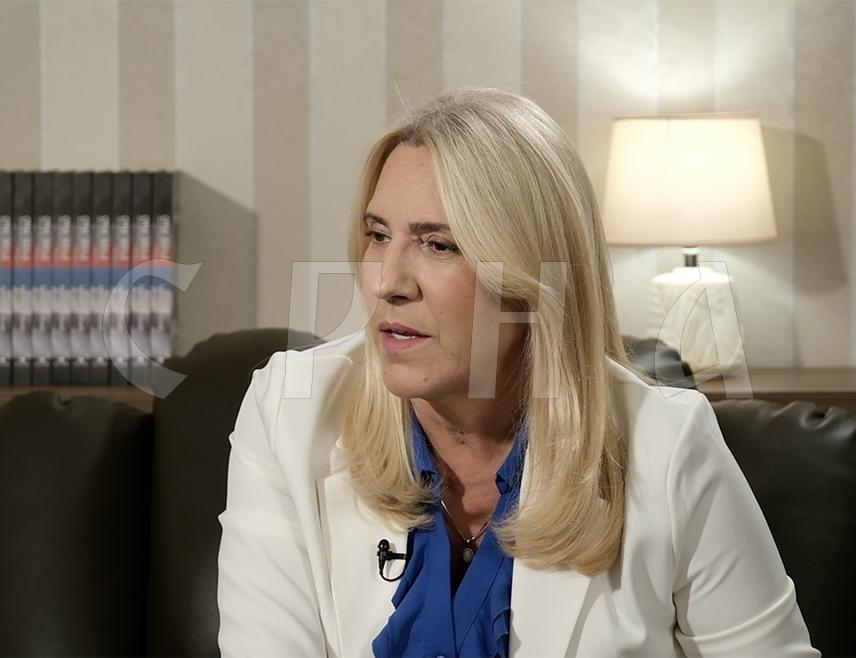 ИСТОЧНО САРАЈЕВО, 28. АПРИЛА /СРНА/ - Српски члан Предсједништва БиХ Жељка Цвијановић поручила је потпредсједнику ПДП-а Игору Црнатку да промијени плочу јер понавља исте ствари.