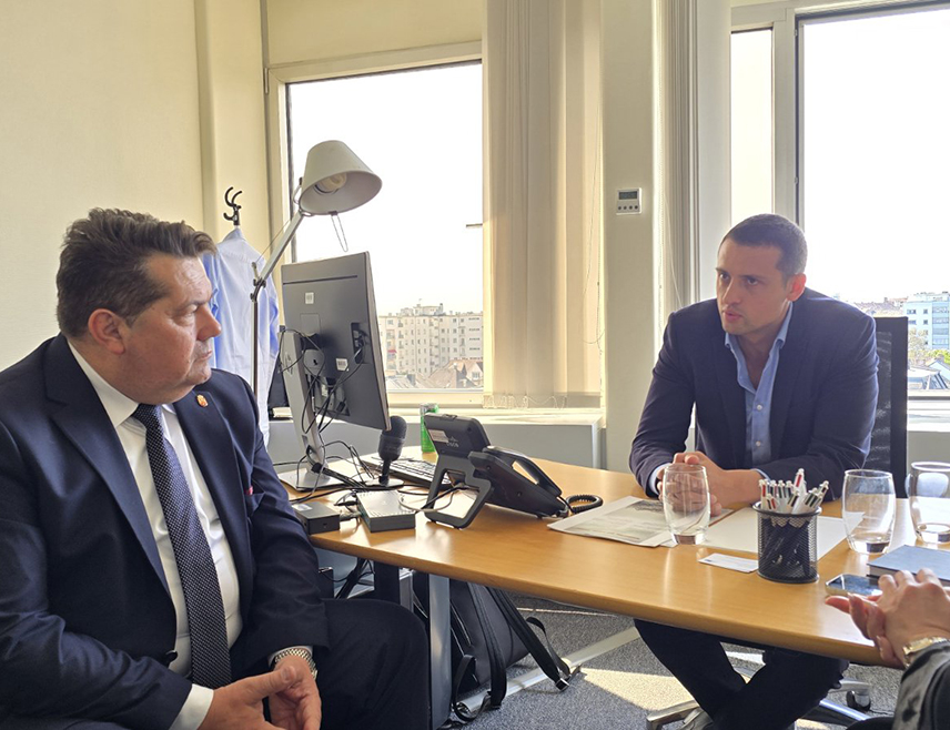 BANJA LUKA, APRIL 28 /SRNA/ – A delegation of the Republika Srpska National Assembly, headed by its Speaker Nenad Stevandić, met in Strasbourg with French Member of European Parliament Aleksandar Nikolić to discuss better positioning of Republika Srpska's interests.