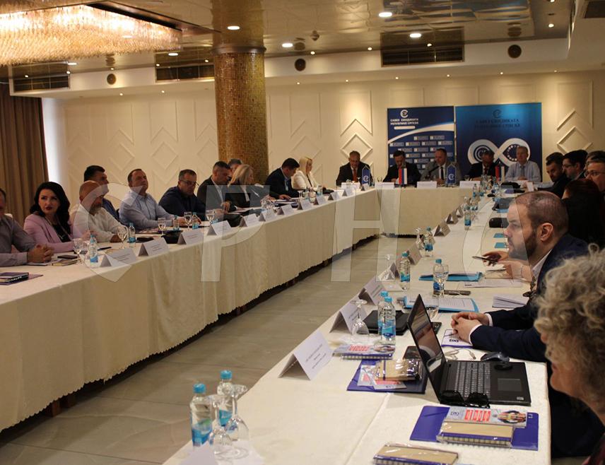 БАЊАЛУКА, 28. АПРИЛА /СРНА/ - Нулта стопа смртности на раду треба да се обезбиједи у Републици Српској, истакнуто је на округлом столу о новој стратегији заштите на раду који је данас одржан у Бањалуци у организацији Савеза синдиката.