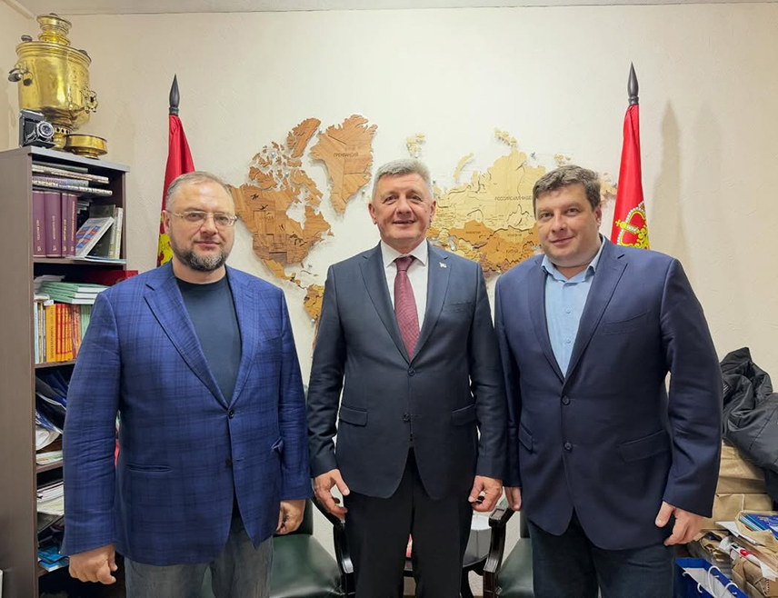 БАЊАЛУКА, 28. АПРИЛА /СРНА/ - Министар за научнотехнолошки развој и високо образовање Републике Српске Драга Мастиловић посјетио је данас Руско-балкански центар за пословну сарадњу и културу те је том приликом било ријечи о привредном повезивању Српске и Русије.