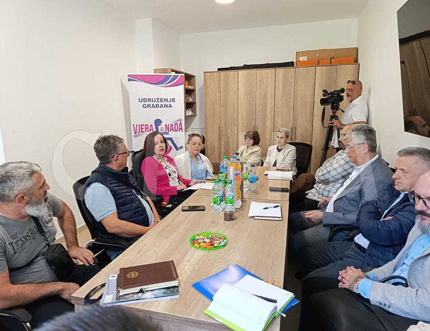 БРЧКО, 28. АПРИЛА /СРНА/ - Лица са инвалидитетом често морају да доплаћују ортопедска помагала и до 50 одсто, због чега је потребна измјена правилника о ортопедским помагалима и бањском лијечењу како би се цијене прилагодиле потребама корисника.