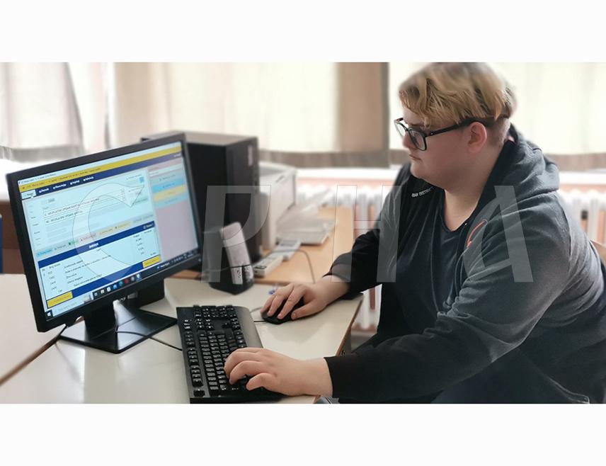 ДОБОЈ, 29. АПРИЛА /СРНА/ - Економска школа у Добоју промовисала је данас програм за учење књиговодства, који је програмирао ученик другог разреда ове школе Данијел Ђукић из Теслића.