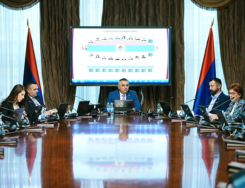 БАЊАЛУКА, 29. АПРИЛА /СРНА/ - Влада Републике Српске утврдила је Нацрт закона о измјенама и допунама Закона о остваривању права на бесплатну правну помоћ у Српској којим се, између осталог, проширује круг лица која остварују право на овај вид  помоћи, а то су корисници додатка за помоћ и његу другог лица, жртве насиља у породици у брачним и породичним поступцима и жртве сексуалног насиља у поступцима заштите жртве.