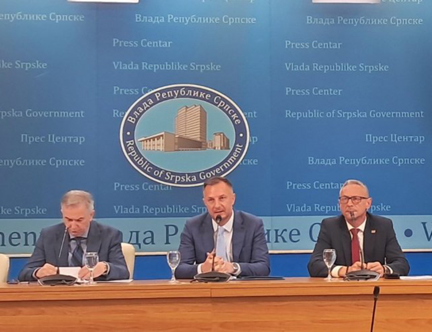 БАЊАЛУКА, 29. АПРИЛА /СРНА/ - Вршилац дужности директора Инвестиционо-развојне банке /ИРБ/ Републике Српске Недељко Ћорић изјавио је данас у Бњалуци да су усвојена нова правила пласмана ИРБ-а за зајмове и кредитне линије.