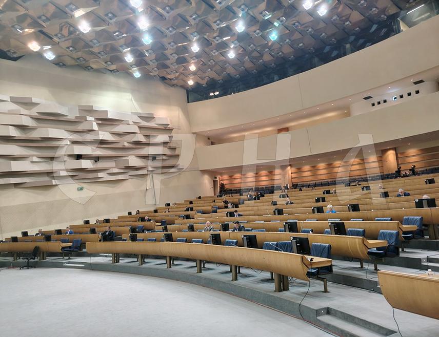 САРАЈЕВО, 29. АПРИЛА /СРНА/ - Представнички дом Парламентарне скупштине БиХ није прихватио да се о допуни Кривичног закона БиХ, којом је предвиђена забрана санкционисања величања усташтва, употреба симбола НДХ и слогана "За дом спремни", расправља по хитној процедури.