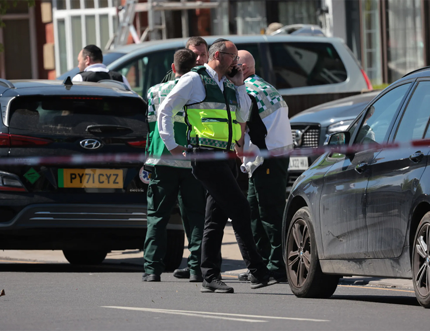 ЛОНДОН, 29. АПРИЛА /СРНА/ - Напад ножем на два мушкарца у сјеверном Лондону третира се као терористички акт, саопштила је полиција.