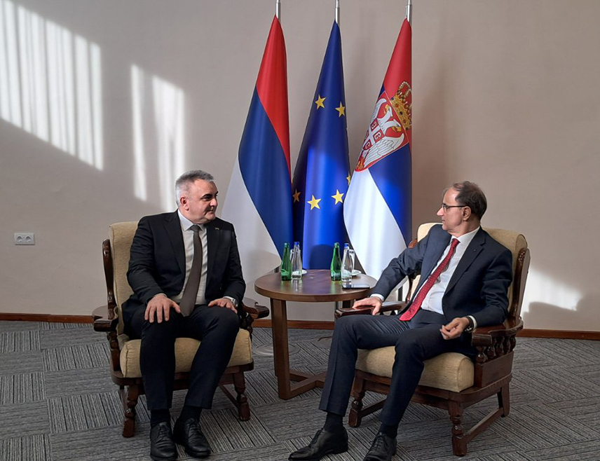 БЕОГРАД, 30. АПРИЛА /СРНА/ - Предсједник Владе Србије Ђуро Мацут изјавио је да се са премијером Републике Српске Савом Минићем састаје на сваких мјесец како би пратили реализацију договорених пројеката, а фокус је на инфраструктурном повезивању Србије и Српске.