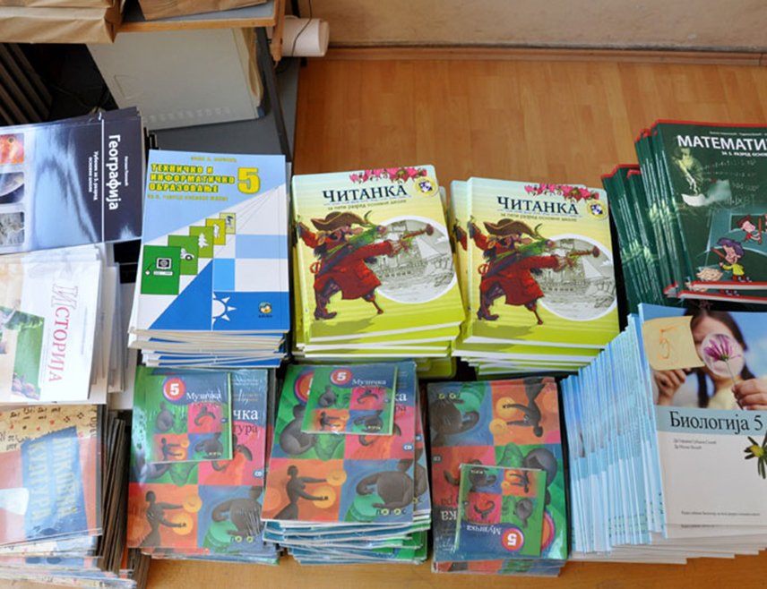BANJA LUKA, APRIL 30 /SRNA/ - Savo Minić, Prime Minister of Republika Srpska, said that the idea of free textbooks for elementary school students in Republika Srpska will be implemented by the beginning of the new school year, for which the Government will allocate BAM 10 million.