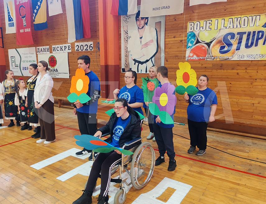 НОВИ ГРАД, 30. АПРИЛА /СРНА/ - У Новом Граду ће ове године почети с радом Дневни центар за дјецу са посебним потребама, најавио је вечерас замјеник начелника општине Бојан Лукач на отварању манифестације "Дани Искре".