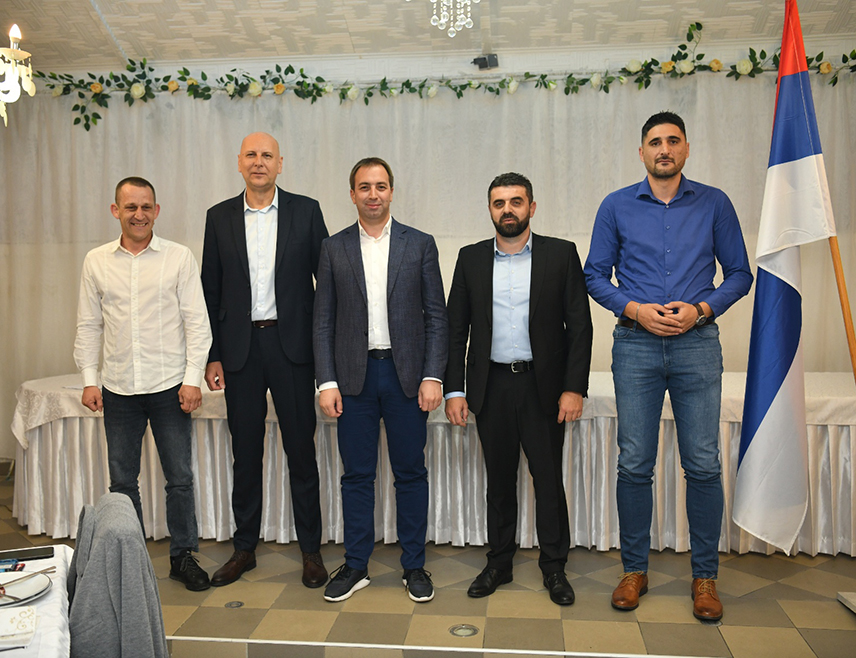 ГАЦКО, 30. АПРИЛА /СРНА/ - Милош Тепавчевић изабран је за шефа повјереништва Социјалистичке партије Српске у Гацку, а потврђено је и да ће носилац листе ове партије из Изборне јединице девет за Народну скупштину Републике Српске бити Максим Скоко.