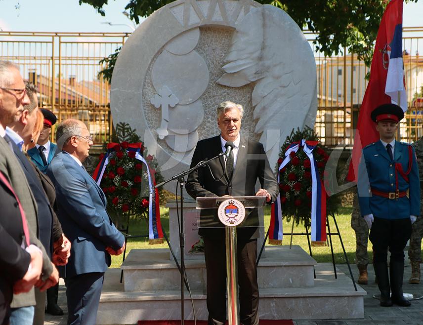 ГРАДИШКА, 1. МАЈА /СРНА/ - Акција "Бљесак" је ратни злочин и етничко чишћење српског народа из западне Славоније и истина мора бити сачувана од ревизије, рекао је данас предсједник Републике Српске Синиша Каран.