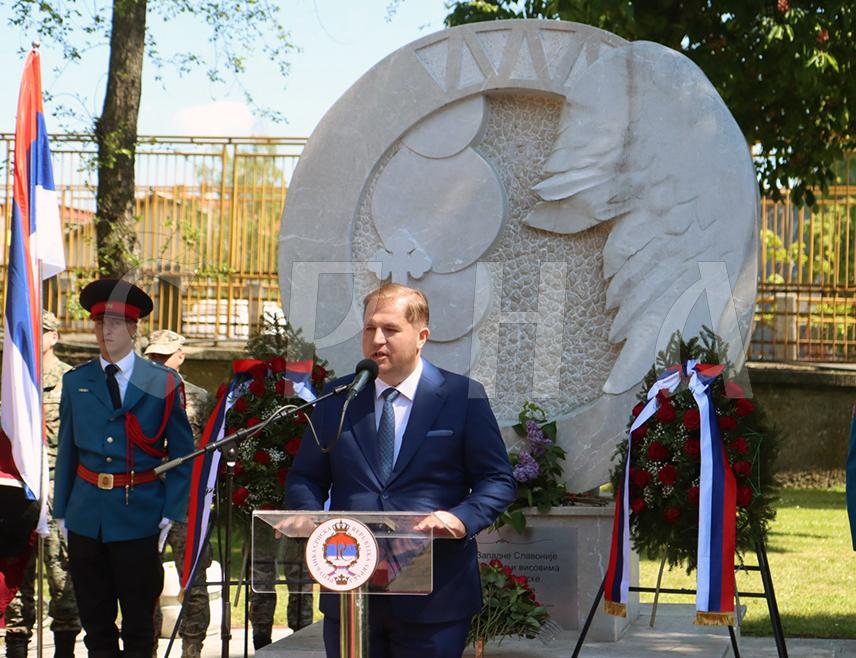 ГРАДИШКА, 1. МАЈА /СРНА/ - Република Српска је утјеха и мелем на рану протјераним Србима из Републике Српске Крајине и мора се чувати као зјеница ока, рекао је данас државни секретар у Министарству за рад, запошљавање, борачка и социјална питања Србије Никола Вукелић.