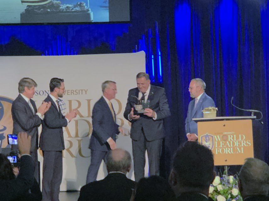 BELGRADE, MAY 2 /SRNA/ - Political analyst Stevica Deđanski assessed that the award from the foundation of the American Judson University represents satisfaction for SNSD leader Milorad Dodik for everything he has gone through, but also proof that relations between Serbs and America are thawing.