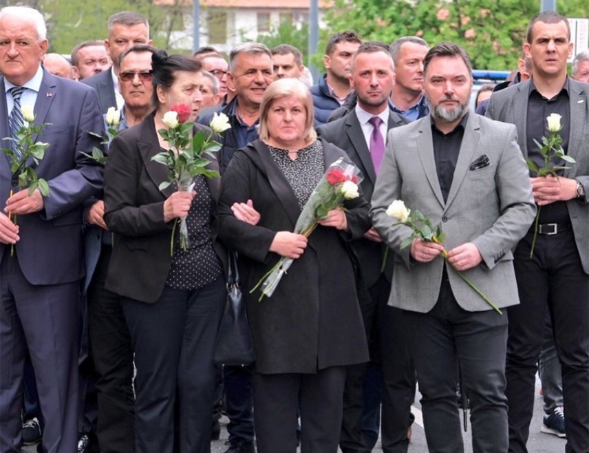 САРАЈЕВО, 2. МАЈА /СРНА/ - Злочин над припадницима ЈНА у Добровољачкој улици у Сарајеву 2. и 3. маја 1993. кључни је доказ да је тадашње муслиманско руководство жељело и изазвало ратни сукоб у БиХ да би остварили своје политичке циљеве, изјавио је замјеник предсједавајуће Савјета министара Сташа Кошарац.