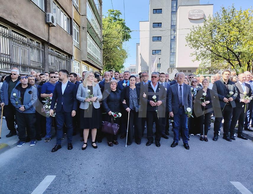 САРАЈЕВО, 3. МАЈА /СРНА/ - Српски члан Предсједништва БиХ Жељка Цвијановић присуствује обиљежавању 34 године од злочина над војницима ЈНА у Добровољачкој улици у Сарајеву, које су напале паравојне муслиманске снаге.