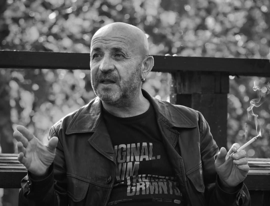 БИЈЕЉИНА, 4. МАЈА /СРНА/ - Дугогодишњи новинар Новинске агенције Републике Српске /СРНА/ Дарко Терзић преминуо је у Бијељини у 60. години.