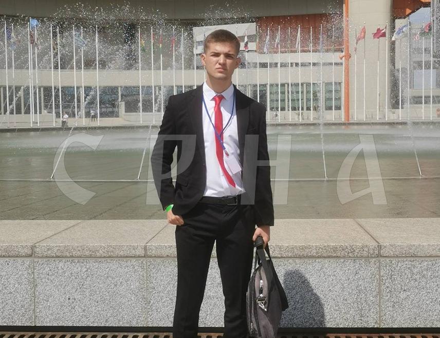 TREBINJE, MAY 4 /SRNA/ – Student of the Jovan Dučić Gymnasium in Trebinje, Marko Sulaver, has won the main prize at the prestigious school Olympiad of the Moscow State Institute of International Relations /MGIMO/, securing direct admission to the university along with a full scholarship.