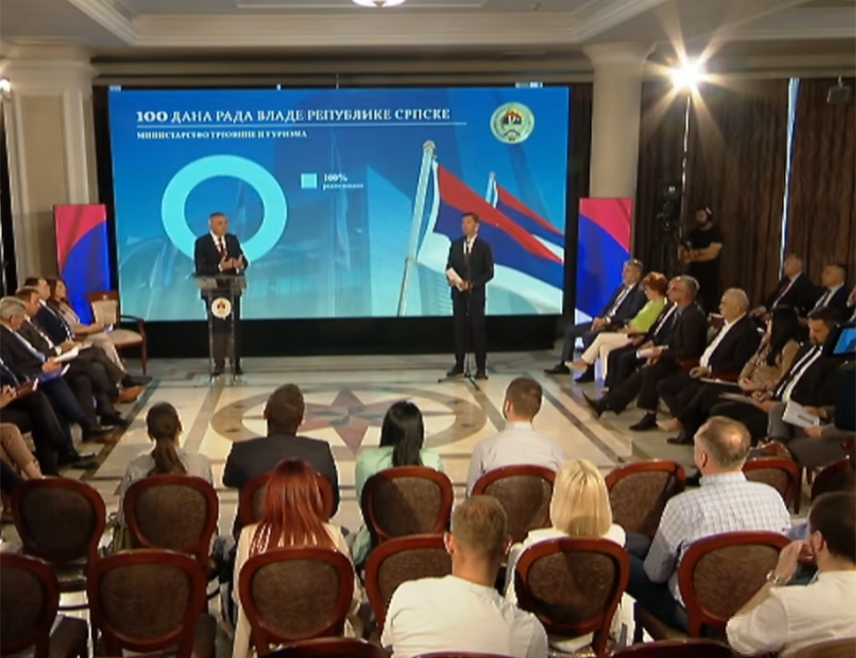 БАЊАЛУКА, 4. МАЈА /СРНА/ - Предсједник Владе Републике Српске Саво Минић поручио је да ће се радити на закону о медијима, с обзиром на интензиван развој медија и начина комуникације.