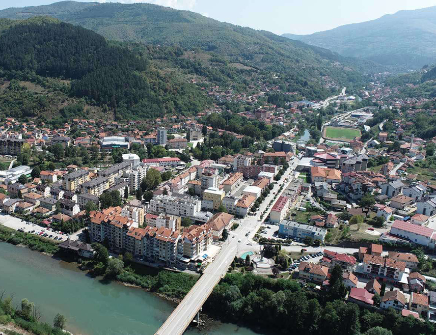 БАЊАЛУКА, 7. МАЈА /СРНА/ - Предсједник Владе Републике Српске Саво Минић боравиће у наредна два дана у посјети Фочи, током које ће посјетити Универзитетску болницу и присиствовати свечаној сједници Скупштине општине поводом Дана општине.