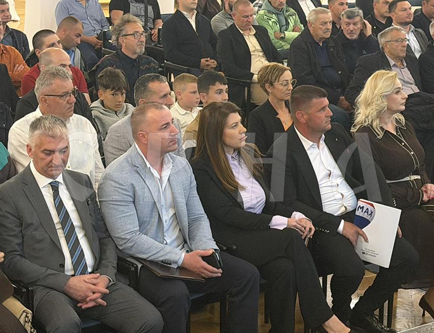 БАЊАЛУКА, 7. МАЈА /СРНА/ - Министар пољопривреде, шумарства и водопривреде Републике Српске Анђелка Кузмић честитала је Организацији спортских риболоваца Бањалука стогодишњицу постојања, те захвалила на значајном доприносу очувању биодиверзитета и ријека.