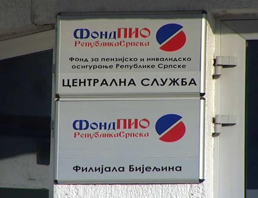 БИЈЕЉИНА, 8. АПРИЛА /СРНА/ - Фонд пензијског и инвалидског осигурања /ПИО/ Републике Српске почео је данас исплату априлских пензија, којом је обухваћено 294.541 корисника права, од чега 236.314 у Републици Српској и 58.227 ван Српске.