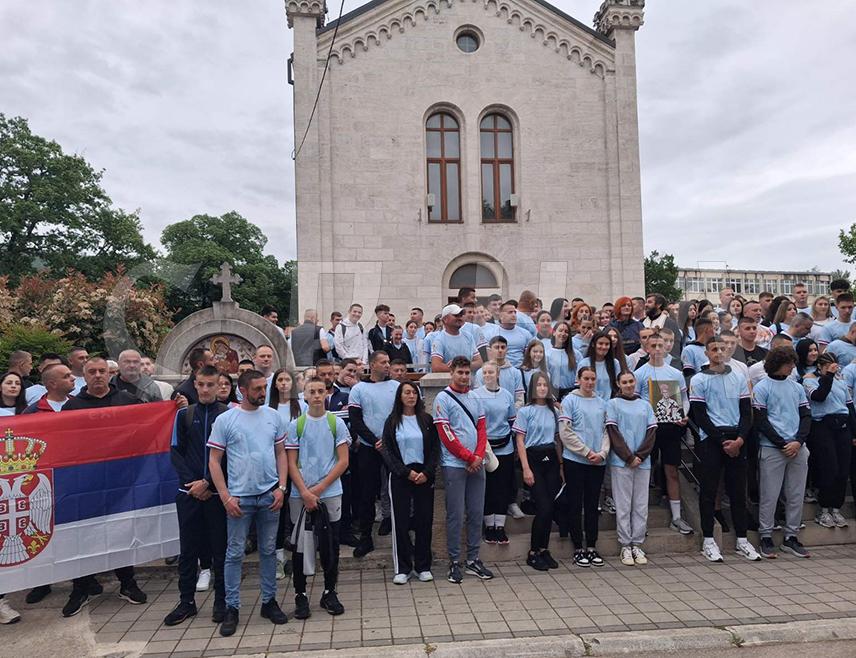 BILEĆA, MAY 9 /SRNA/ - More than 300 pilgrims set off this morning from Bileća towards the Ostrog Monastery to venerate the relics of Saint Basil of Ostrog, on the occasion of the feast day dedicated to this great saint.