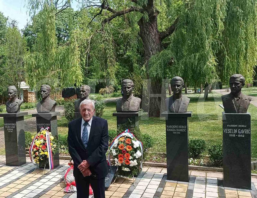 БИЈЕЉИНА, 9. МАЈА /СРНА/ - Сјећањем на жртве које су пале за слободу у Другом свјетском рату потврђује се уважавање вриједности које немају алтернативу, истакнуто је данас у Бијељини гдје су поводом Дана побједе над фашизмом положени вијенци и цвијеће пред споменбистама народним херојима у Градском парку.