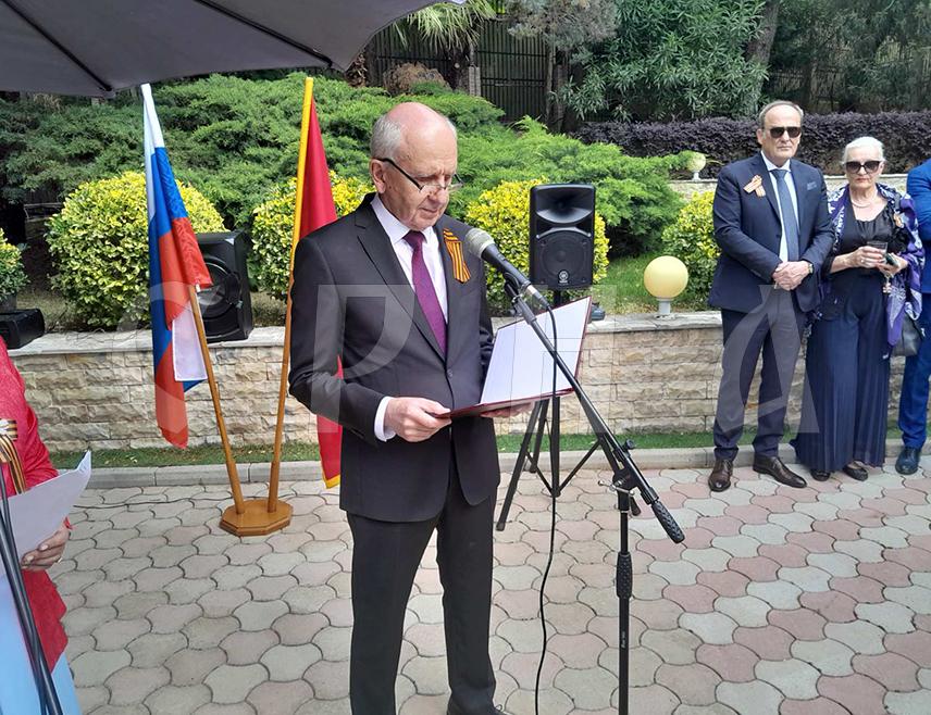 ПОДГОРИЦА, 9. МАЈА /СРНА/ – Девети мај је симбол тријумфа слободе, а успомена на жртве Другог свјетског рата и данас обавезује да се чува историјска истина, поручио је данас у Подгорици руски амбасадор Александар Лукашик на свечаном пријему поводом Дана побједе.