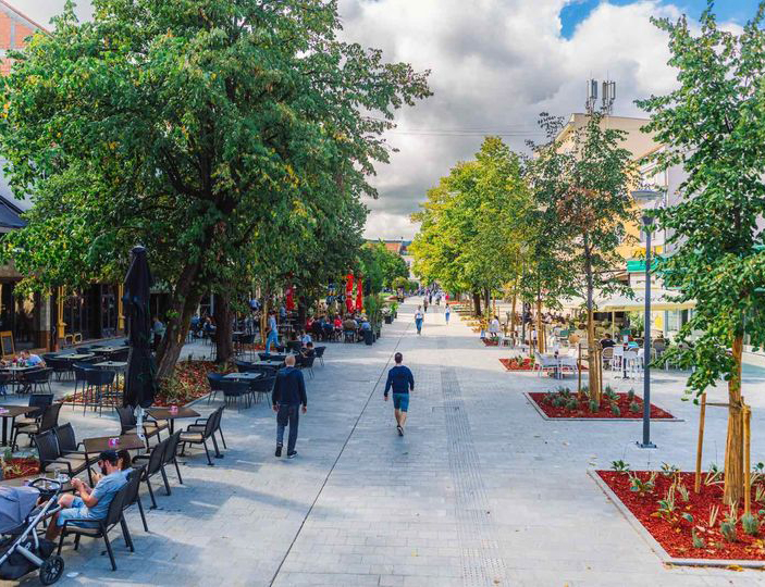 БИЈЕЉИНА, 10. МАЈА /СРНА/ - У Републици Српској и ФБиХ данас се очекује топлије вријеме, прије подне претежно сунчано, али ће током дана доћи до развоја наоблачења на југу и западу које ће понегдје донијети пролазну кишу.