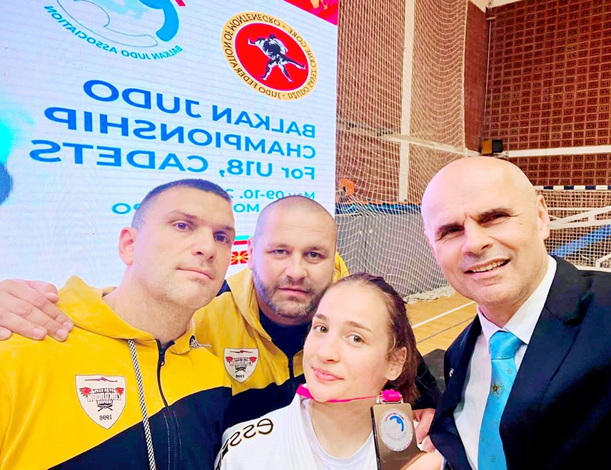 ЗВОРНИК/БУДВА, 10. МАЈА /СРНА/ - Николина Јасиковац, члан Омладинског џудо-клуба "Соколови" из Зворника, освојила је бронзану медаљу на Балканском првенству за кадете у Будви.
