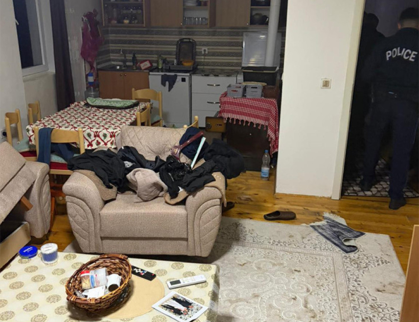 KOSOVO POLJE, MAY 10 /SRNA/ - In the village of Ugljare in Kosovo Polje, the home of Serbian resident Ratomir Trajković was broken into and robbed, with valuable items stolen and household belongings ransacked, according to the Office for Kosovo and Metohija.