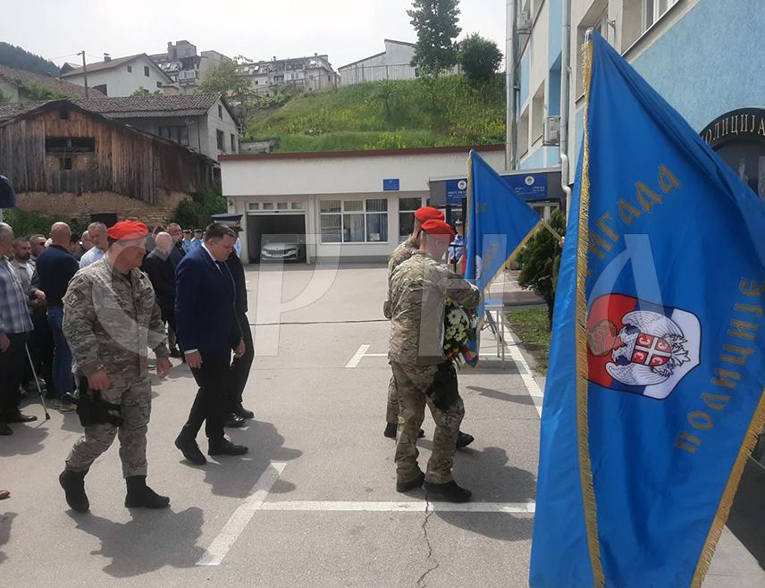 FOČA, MAY 10 /SRNA/ - Republika Srpska Interior Minister Željko Budimir emphasized that there must be no giving in and no undermining of the political position of the Serb people in BiH.