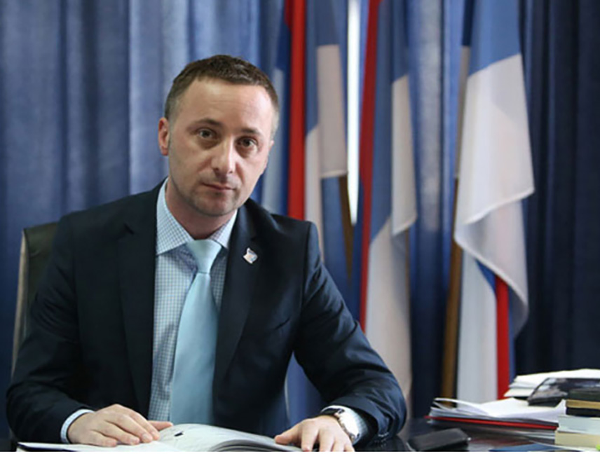 БАЊАЛУКА, 11. МАЈА /СРНА/ - СНСД тражи од Уставног суда БиХ да поништи све одлуке које наметнуо Кристијан Шмит, као и ранији високи представник Валентина Инцка, рекао је посланик у Представничком дому Парламентарне скупштине БиХ Милорад Којић.