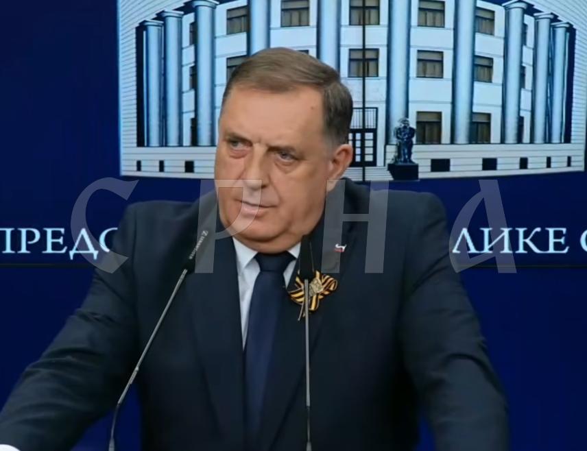 БАЊАЛУКА, 11. МАЈА /СРНА/ - Предсједник СНСД-а Милорад Додик поручио је да правници из Републике Српске траже начин како процесуирати Кристијана Шмита у Њемачкој, те истакао да је Шмит укључен у малверзације по спекулацијама које долазе из Сарајева.