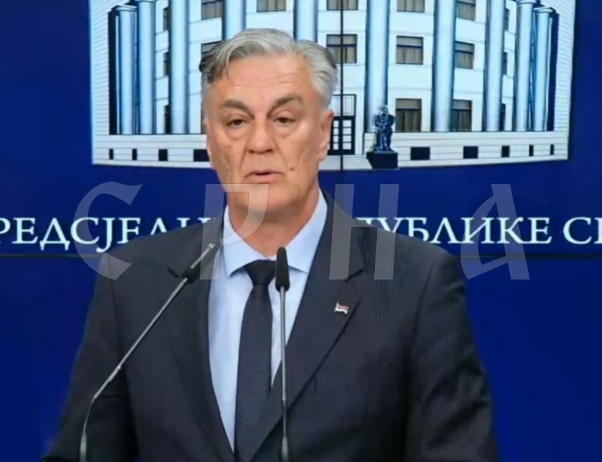 БАЊАЛУКА, 11. МАЈА /СРНА/ - Предсједник Републике Српске Синиша Каран изјавио је данас у Бањалуци да ће отићи Кристијан Шмит, али ће остати Уставни суд, Суд и Тужилаштво БиХ који не раде свој посао и који су и даље пријетња.