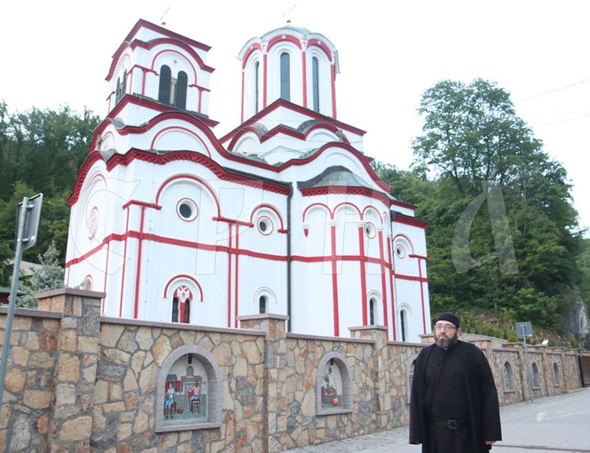 БЕОГРАД, 11. МАЈА /СРНА/ - Игуман манастира Тумане Димитрије поручио је да Срби треба да схвате да је њихова отаџбина царство Божије и да тако живе, понашају се и у свему што раде да буду достојни, достојанствени и одани својој светој православној вјери.