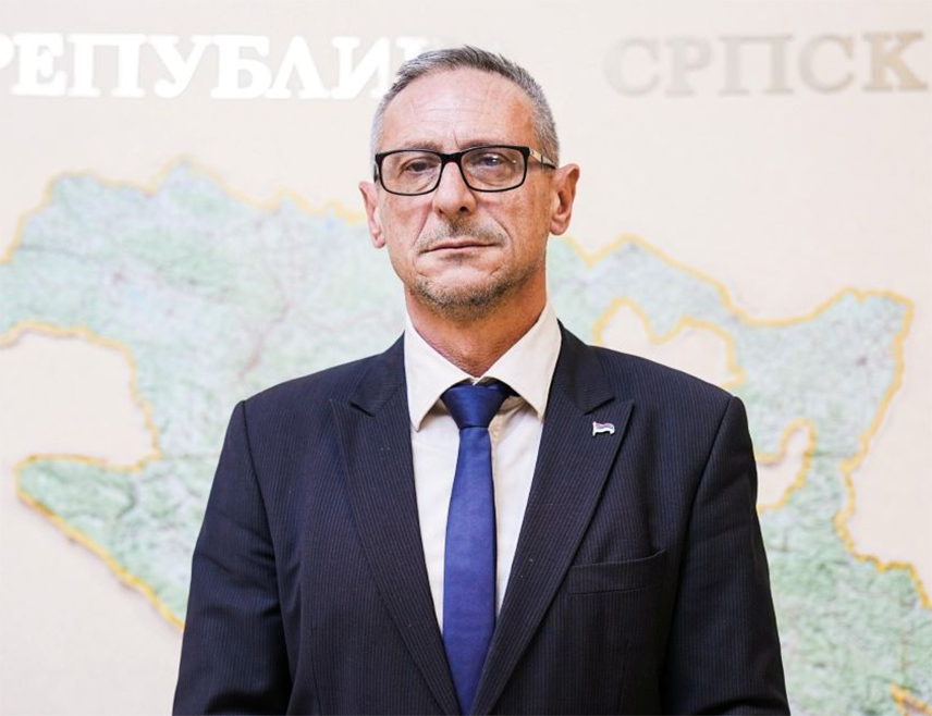 БАЊАЛУКА, 12. МАЈА /СРНА/ - Министар рада и борачко-инвалидске заштите Републике Српске Радан Остојић истакао је да је Војска Републике Српске /ВРС/ била симбол отпора, јединства и одлучности српског народа да сачува своју слободу, домове и право на живот.