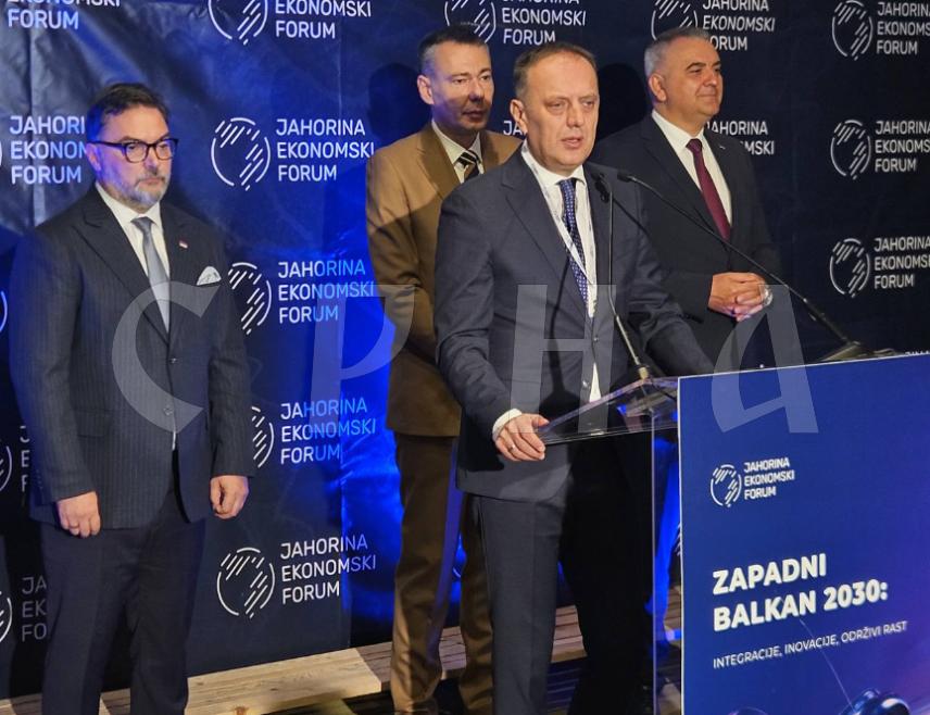 ЈАХОРИНА, 12. МАЈА /СРНА/ - Западни Балкан данас има избор да ли ће бити простор јефтине радне снаге и одлива младих људи или регион који се гради на економији заснованој на знању, технологијама и одрживим ресурсима, рекао је данас предсједник Јахорина економског форума Горан Рачић.