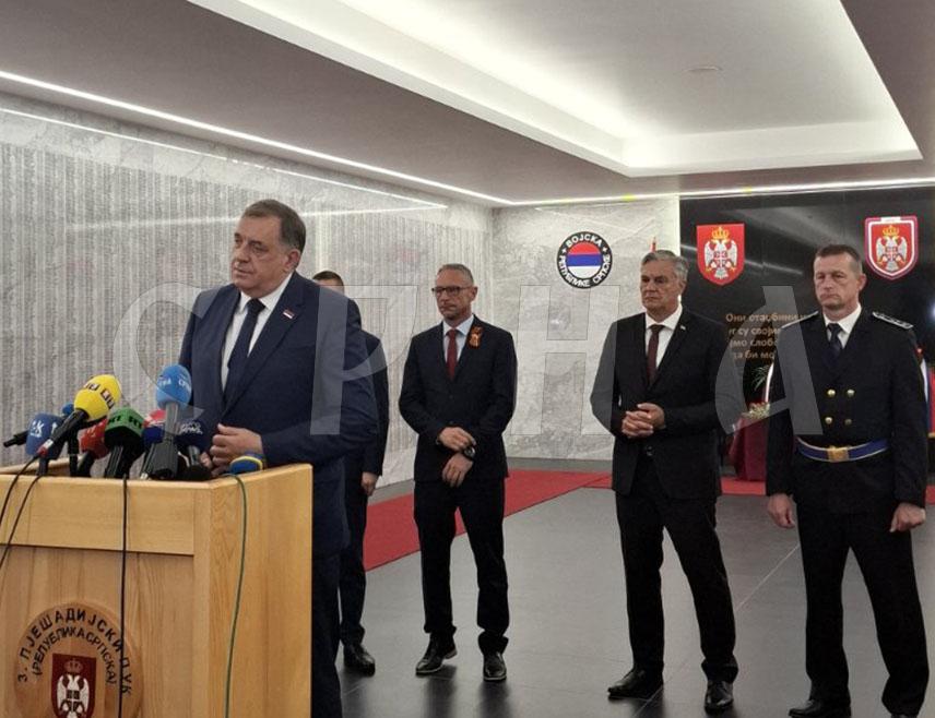BANJA LUKA, MAY 12 /SRNA/ – SNSD leader Milorad Dodik has said today that if Christian Schmidt imposes a law on state property, a decision on the independence of Republika Srpska will immediately be adopted.