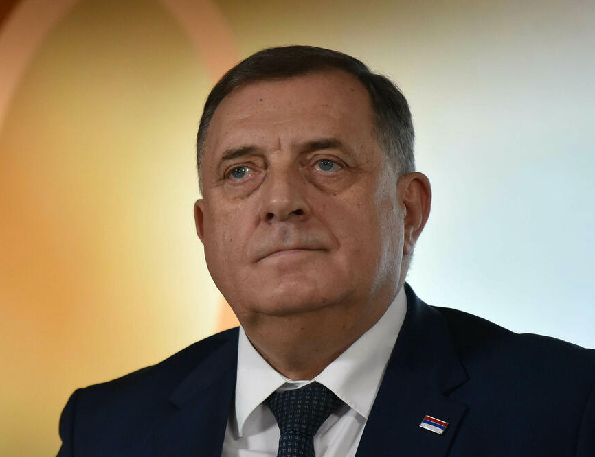 MOSCOW, MAY 13 /SRNA/ - SNSD leader Milorad Dodik told TASS that Ukrainian President Volodymyr Zelenskyy attempted to purchase weapons worth 400 million dollars from Bosniaks in BiH.