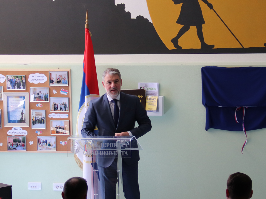 ДЕРВЕНТА, 13. МАЈА /СРНА/ - Министар здравља и социјалне заштите Републике Српске Ален Шеранић изјавио је да ће Влада повући из скупштинске процедуре измјене и допуне Закона о обавезном здравственом осигурању Републике Српске.