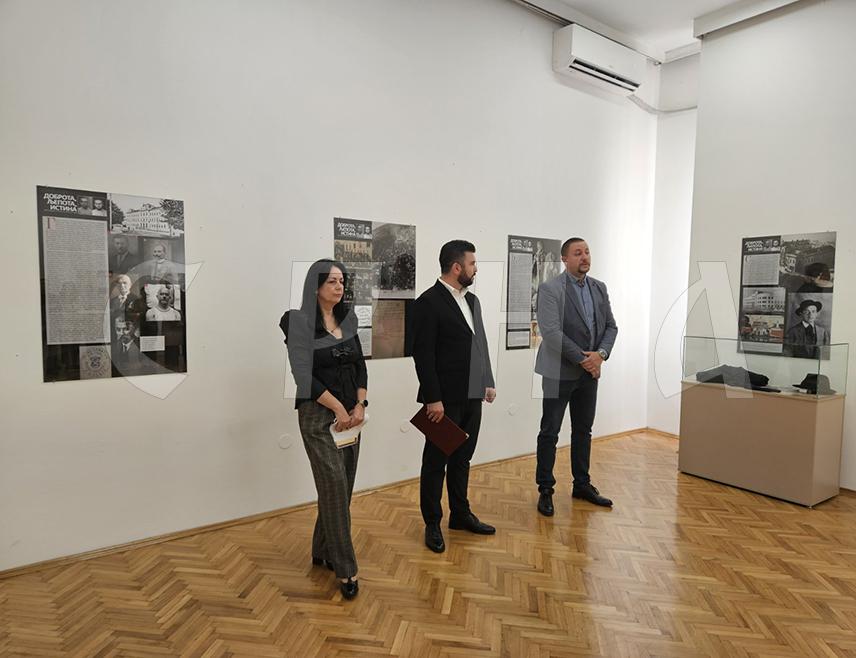 ПРИЈЕДОР, 13. МАЈА /СРНА/ - У Музеју Козаре у Приједору вечерас је отворена историјска изложба "Доброта, љепота, истина - браћа Стојановићи и Тузлански ђачки процес 1915. године" ауторке Ведране Адамовић, а у оквиру обиљежавања 16. маја, Дана града.