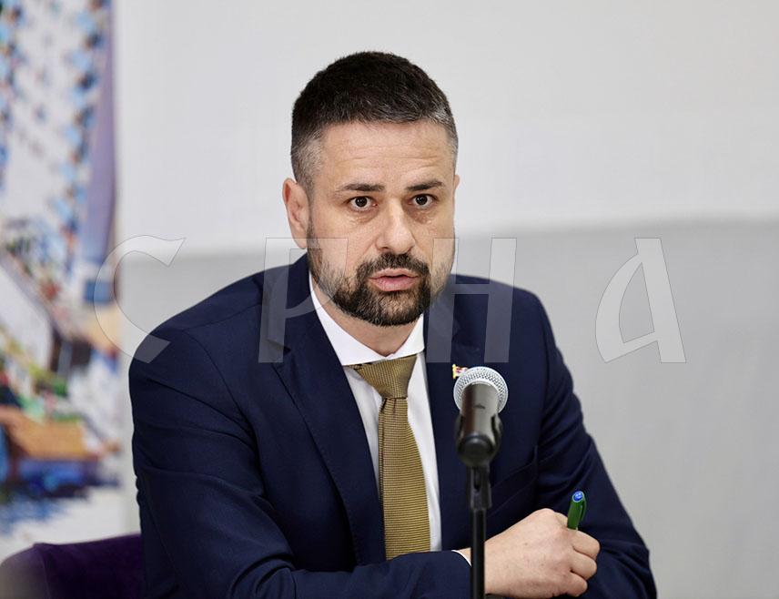 БАЊАЛУКА, 14. МАЈА /СРНА/ - Генерални секретар СНСД-а Срђан Амиџић изјавио је да би Кристијан Шмит требао да оде одмах из БиХ, а не да чека јун, те истакао да нови високи представник не може да буде изабран без сагласности Републике Српске.