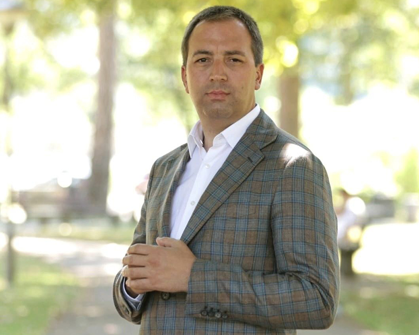 БЕОГРАД, 15. МАЈА /СРНА/ - Министар правде Републике Српске Горан Селак изјавио је Срни да је одлука хашког Механизма да одбије захтјев за пуштање генерала Ратка Младића на лијечење у Србију скандалозан, а да је посебно скандалозно образложење предсједника Механизма Грасијеле Гати Сантане.