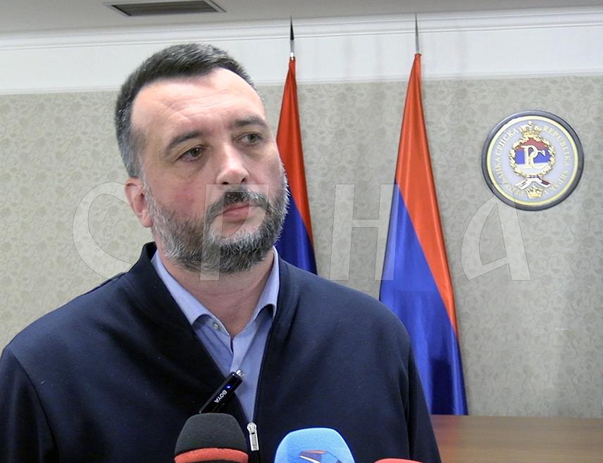 ИСТОЧНО САРАЈЕВО, 16. MAJA /СРНА/ - Лицемјерност сарајевске политике најбоље се огледа кроз измјене назива сарајевских улица, чиме покушава избрисати трагове српског присуства у овом граду, оцијенио је за Срну историчар Александар Костовић.