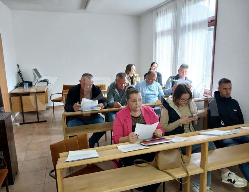 КРУПА НА УНИ, 15. МАЈА /СРНА/ - Скупштина општине Крупа на Уни није данас прихватила извјештај о извршењу буџета у прошлој години, јер су сви одборници били уздржани приликом гласања.