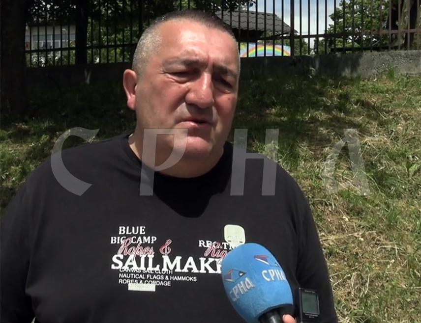 ИСТОЧНО САРАЈЕВО, 15. МАЈА /СРНА/ - Исписивање графита, односно таргетирање компанија из Србије у центру Сарајева порука је да се из овог града жели протјерати све што је српско, изјавио је Срни координатор борачких организација Сарајевско-романијске регије Горан Шеховац.