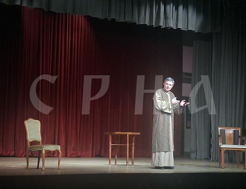 БИЛЕЋА, 15. МАЈА /СРНА/ - Монодраму "Речи о Свечовеку", насталу по текстовима светог владике Николаја Жичког, вечерас је у Билећи извео прослављени српски глумац Небојша Дугалић.